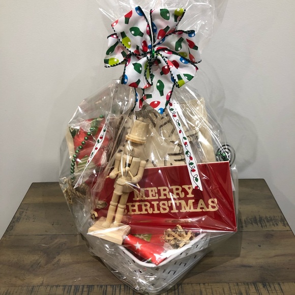 Small Festive Hand-curated Basket, pre-wrapped in cellophane - Picture 10 of 10